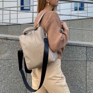 Вместительный рюкзак-сумка в бежевой коже